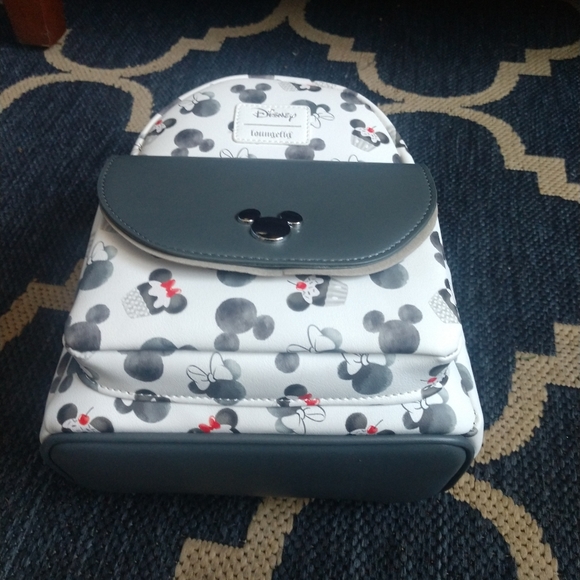 Minnie/Mickey Disney Loungefly Mini Backpack - Picture 4 of 6